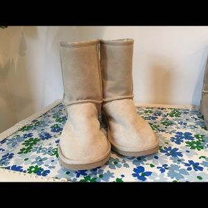 Emu uggs size 7 light sand color